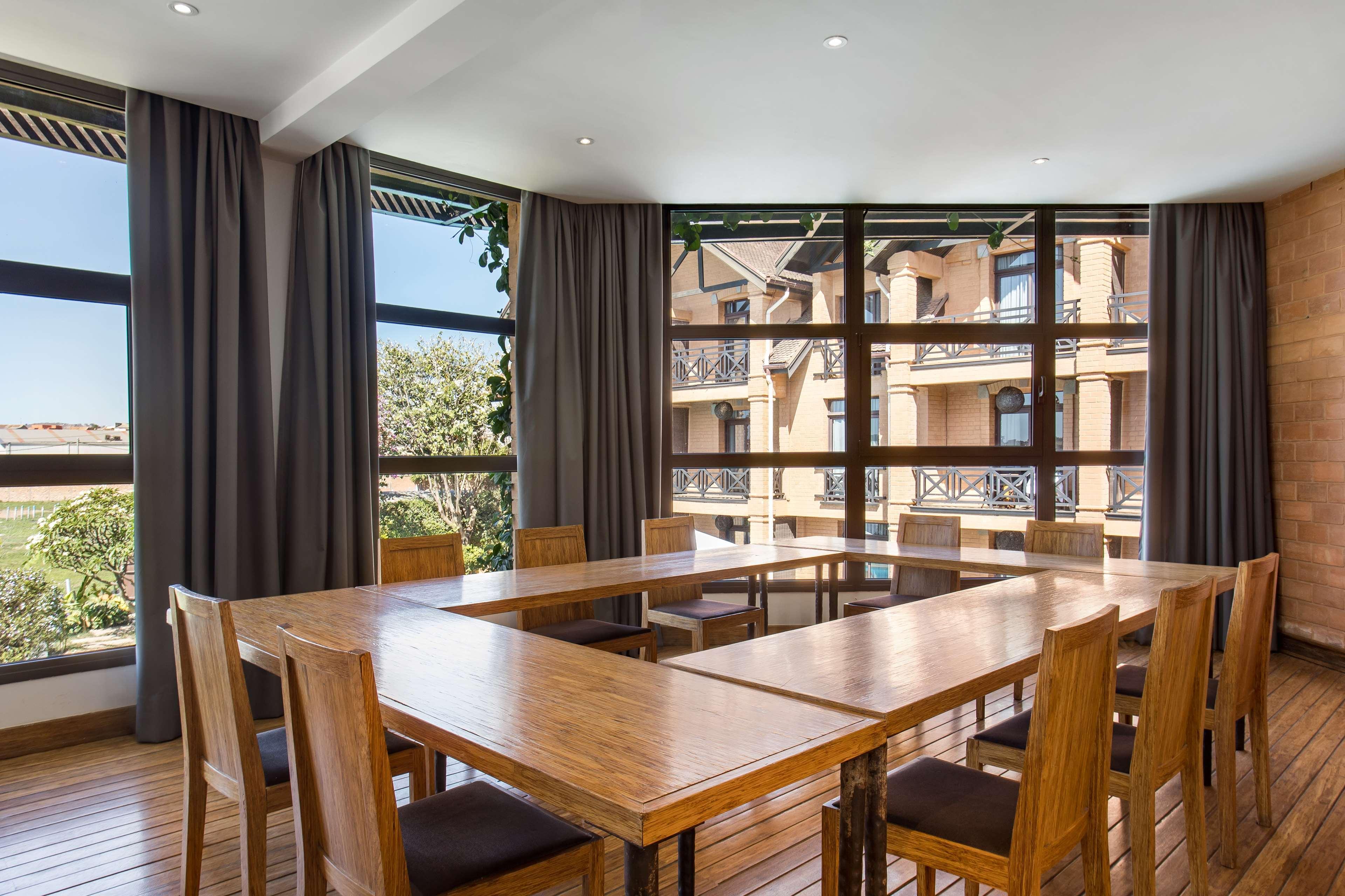 Radisson Blu Hotel Antananarivo Waterfront Exterior photo