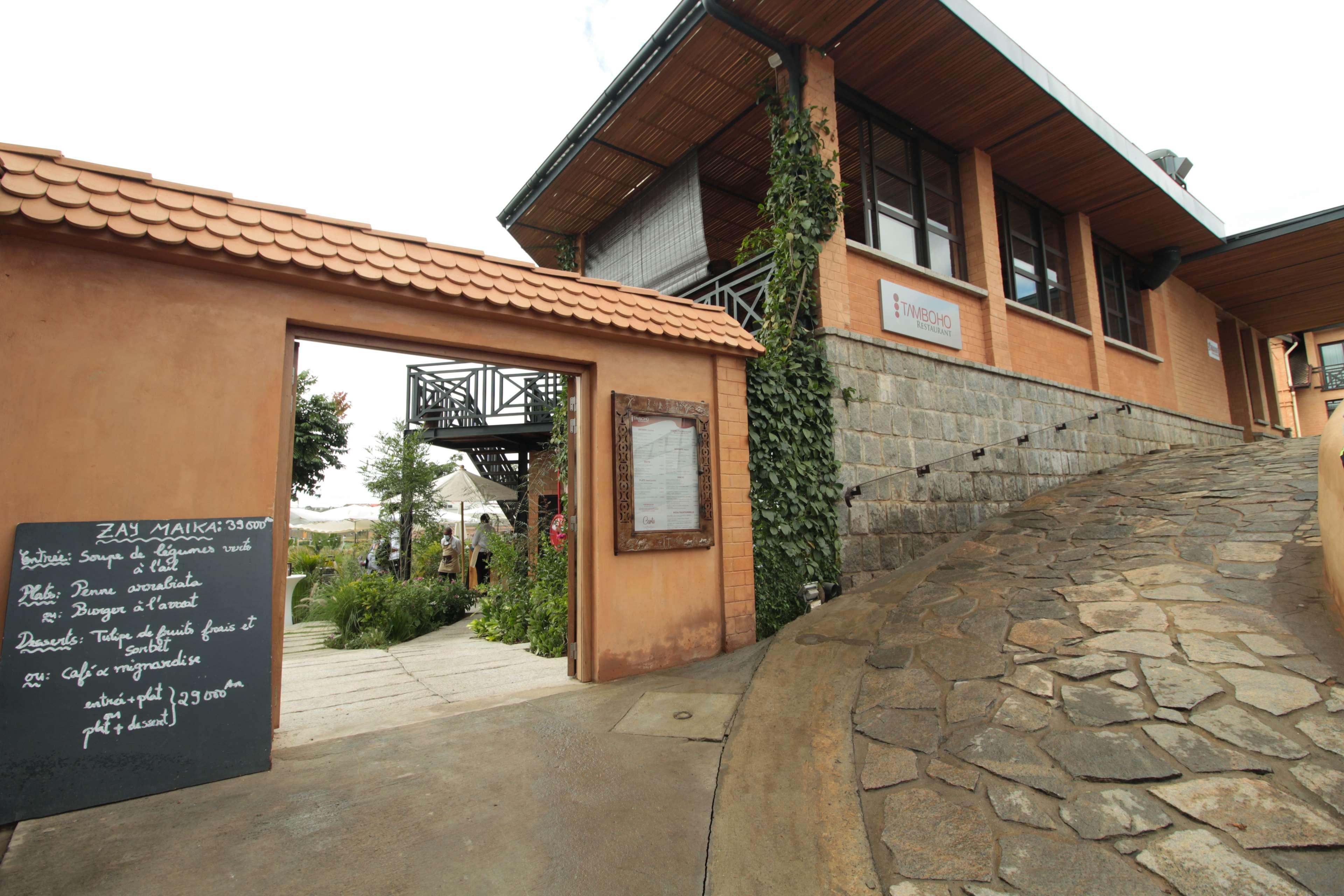 Radisson Blu Hotel Antananarivo Waterfront Exterior photo